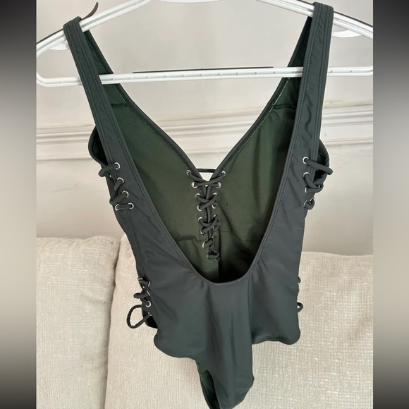 One-piece Baiting Suit - Picture 3 of 4